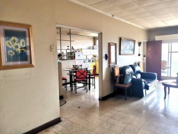 Se vende espaciosa casa para inversión en Merced San José 25-593 en Merced, San José — $250,000