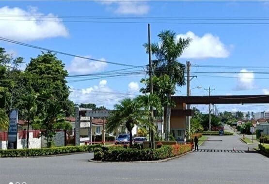 VENTA DE CASA AMUEBLADA, PUNTARENAS, BEJUCO, CONDOMINIO MÁLAGA en Parrita, Puntarenas — ₡ 97 000 000