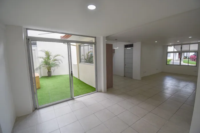Casa de 3 Habitaciones en Hacienda Colón en Colón, Mora, San José — $1,750 - Foto 2 de 41