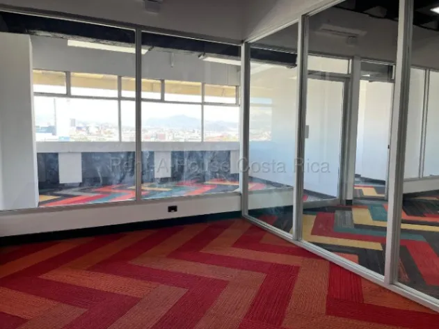 🏢 Oportunidad Única – Oficina en Edificio Centro Colón   26-1247 en Merced, San José — $1,100 - Foto 3 de 9