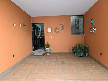 SE VENDE CASA COLONIAL MODERNA CON OFICINA INDEPENDIENTE Y UBICACION ESTRATEGICA EN HEREDIA en Llorente, Flores, Heredia — 139 000 000 ₡ - Foto 5 de 23