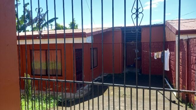 Se vende propiedad con tres casas, en Alto Castro, Grecia. in Grecia, Alajuela — $220,000