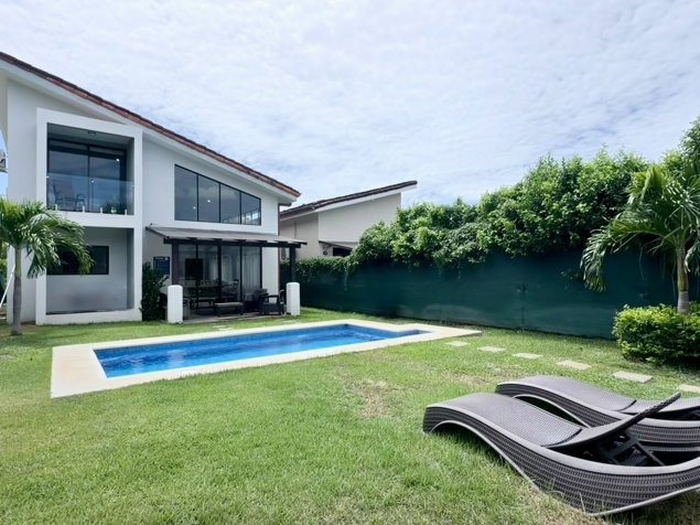 Modern Home for Rent with Private Pool – Loma Verde Gated Community en Tamarindo, Santa Cruz, Guanacaste — $2,500
