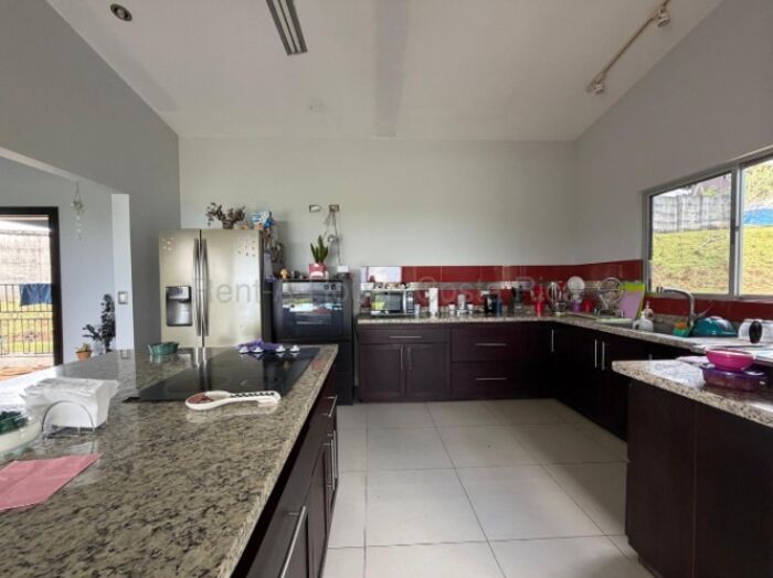 Casa en venta en Puriscal con amplios jardines y vistas panorámicas #26-1877 GS en Mercedes Sur, Puriscal, San José — $375,000