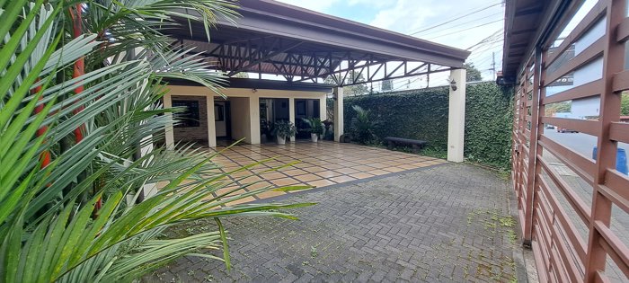 Casa en Grecia centro a solo 100m del mall Plaza Grecia in Santo Domingo, Heredia — ₡ 115 000 000 - Photo 3 of 23