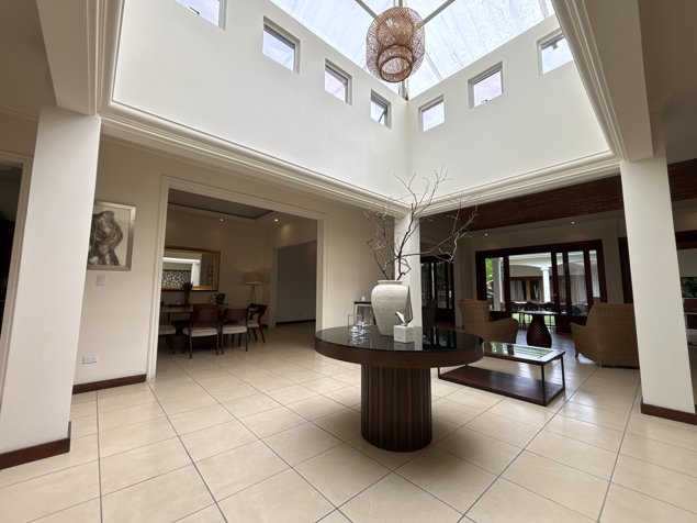 VENTA DE CASA EN RESIDENCIAL TREJOS MONTEALEGRE, ESCAZÚ in San Rafael, Escazú, San José — $768,000 - Photo 2 of 24