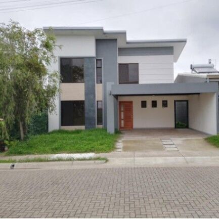 Se alquila casa amoblada en condominio de Grecia Alajuela 25-1713 en Grecia, Alajuela — $1,700