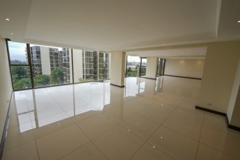 Espacioso Apartamento de 3 Habitaciones en Bello Horizonte in Escazú, San José — $485,000 - Photo 4 of 21