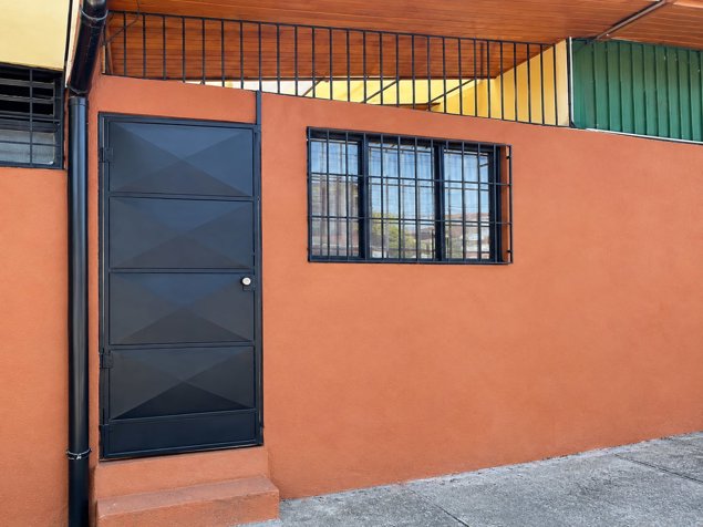 ALQUILER DE APART-ESTUDIO, ALAJUELA, PUEBLO NUEVO. en Alajuela — ₡ 135 000