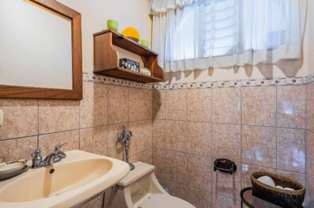 CASA EN VENTA EN ALAJUELA. $1,000,000. Cod#25-663 in Garita, Alajuela — $1,000,000