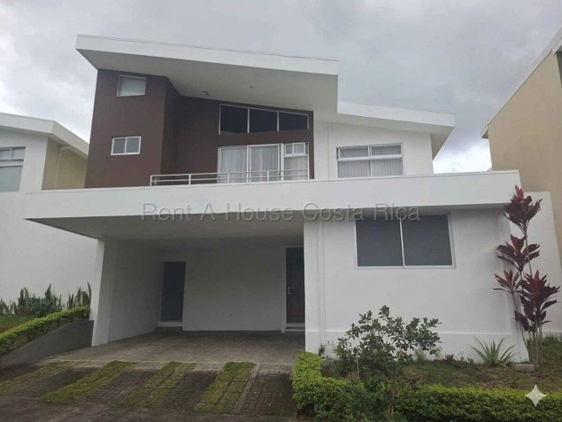 Venta de Hermosa  Casa de 4 habitaciones en Sabanilla de Montes de Oca en Sabanilla, Montes De Oca, San José — $450,000 - Foto 2 de 14