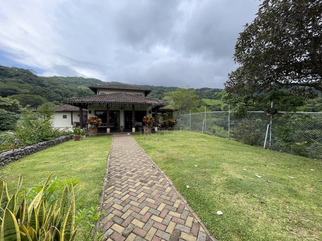 Inversión con Cabañas y Finca Privada en Piedades, Santa Ana in Piedades, Santa Ana, San José — $1,800,000 - Photo 3 of 33