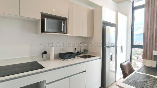 Alquiler de Apartamento en Torre Escalante, San José. RAH 26-2034 en Carmen, San José — $1,100