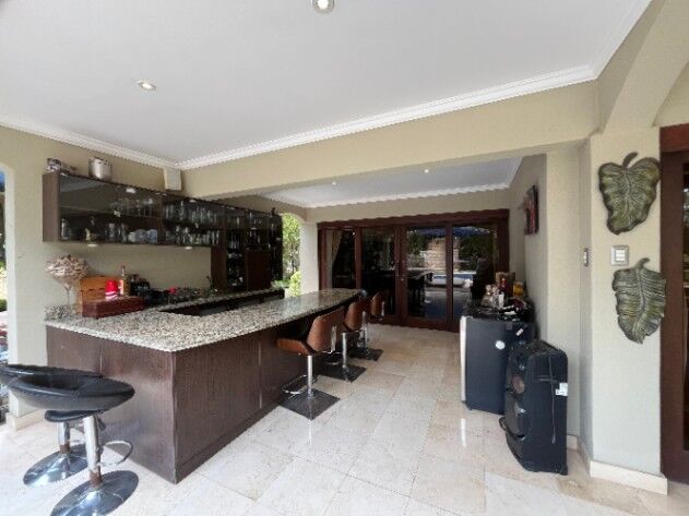 Una casa que enamora a primera vista en Valles del Sol in Pozos, Santa Ana, San José — $1,750,000