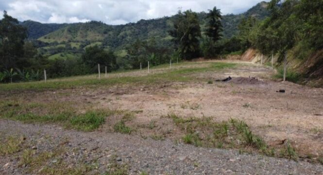 DE OPORTUNIDAD 7 BELLOS LOTES EN DERECHO EN ACOSTA, SAN JOSÉ.  in Guaitil, Acosta, San José — ₡ 16 500 000