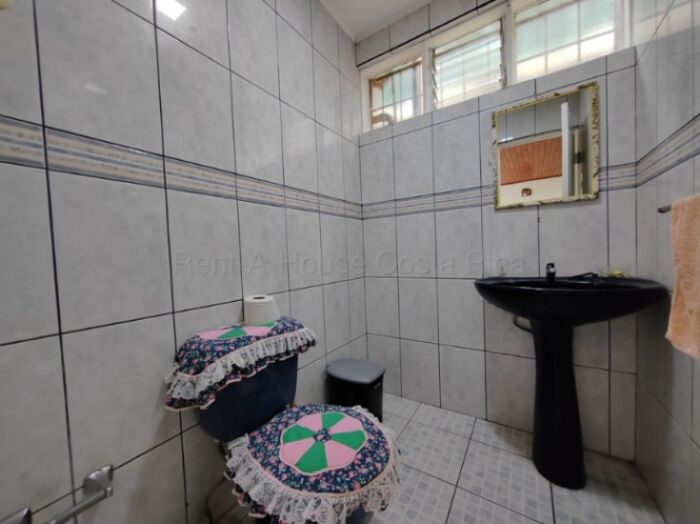 Alquiler de Casa en Oriental-Cartago.  Uso Residencial o Comercial. in Oriental, Cartago — $1,800