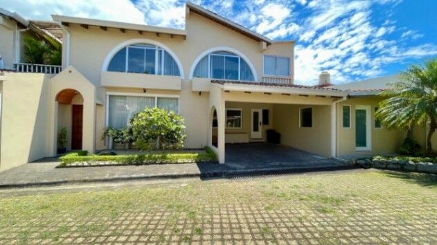 Se vende casa con terraza en condominio de San Rafael Escazú 25-1873 en San Rafael, Escazú, San José — $3,250,000