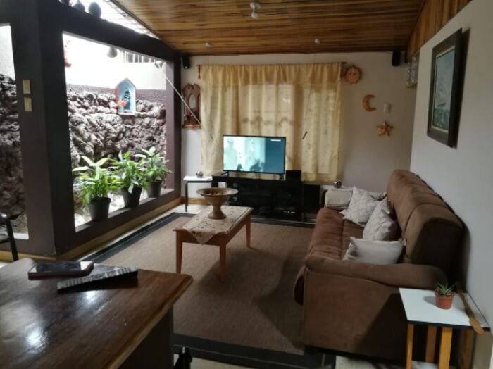 Hermosa casa con amplios espacios en venta en Guadalupe, Goicoechea, San José — ₡ 45 000 000