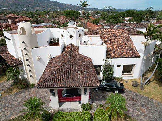 Exclusivo Condominio en Bosques de Lindora in Santa Ana, San José — $1,650,000 - Photo 2 of 46