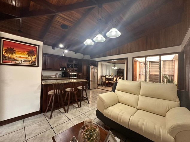 Hermosa casa en venta frente al Parque Ecológico – Barva Centro en Barva, Heredia — ₡ 120 000 000 - Foto 2 de 21