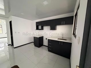 Venta de Hermosa Casa Esquinera en Anselmo Llorente, Tibás, San José — 79 900 000 ₡ - Foto 3 de 15