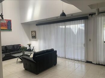 Casa de 2 plantas en Condominio Lomas de Granadilla en Granadilla, Curridabat, San José — 135 000 000 ₡ - Foto 5 de 19