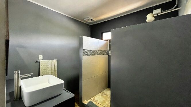 VENTA DE CASA MODERNA CON VISTAS PANORAMICAS Y SEGURIDAD EN LA BONITA DE RIVAS en El General, Pérez Zeledón, San José — $130,000