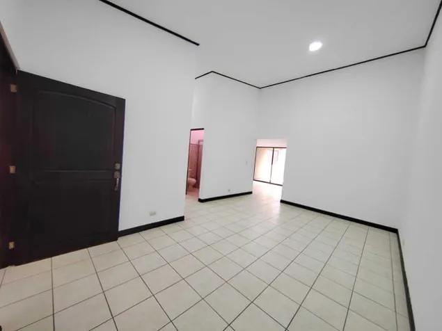 Venta de Casa en La Unión-Tres Ríos. RAH 26-1428 PRECIO NEGOCIABLE in Tres Ríos, La Unión, Cartago — $100,000,000 - Photo 2 of 13