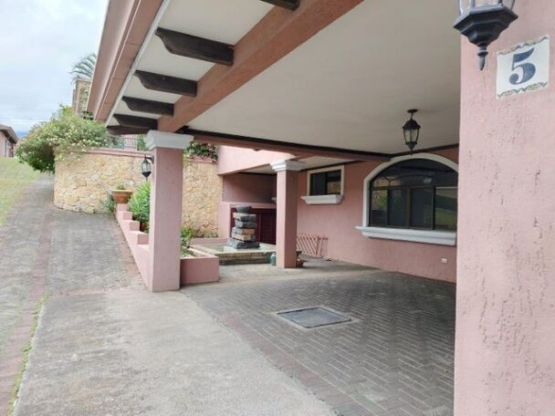 Se vende espacios casa con patio y piscina en San Rafael Escazú 25-664 in San Rafael, Escazú, San José — $310,000