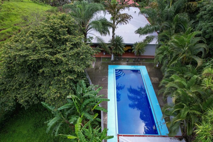 5-Bedroom Property for Sale in Atenas : Perfect Airbnb with Pool in San José, Atenas, Alajuela — $350,000 - Photo 2 of 24