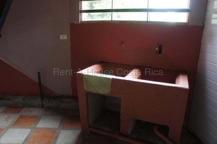 Alquiler de Casa en Moravia-San Jerónimo. RAH 27-365 in San Jerónimo, Moravia, San José — $1,300