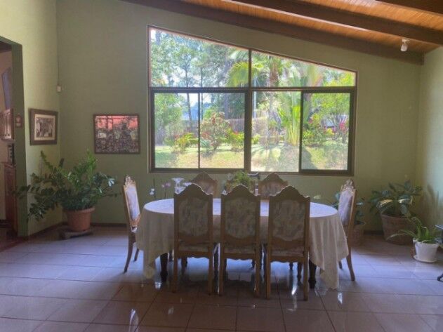 Venta de Lote + Casa en Santa Ana. RAH 26-388 en Santa Ana, San José — $2,500,000