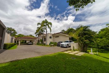 Elegancia, Privacidad y Comodidad en el Corazón de Escazú en San Rafael, Escazú, San José — $1,195,000 - Foto 5 de 33
