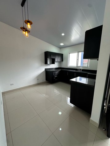 CASA NUEVA STO DOMINGO PARÁ SAN LUIS en Pará, Santo Domingo, Heredia — ₡ 79 000 000 - Foto 3 de 15