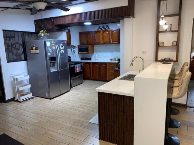 Casa en venta en Sabanilla de Montes de Oca, San José – 3 hab. y 3 baños en zona residencial in Sabanilla, Montes De Oca, San José — $195,000