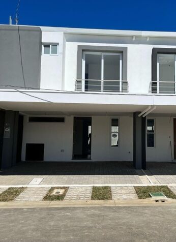 Venta de Casa en Ulloa, Heredia. RAH 25-2014 in Ulloa, Heredia — $190,000 - Photo 2 of 12