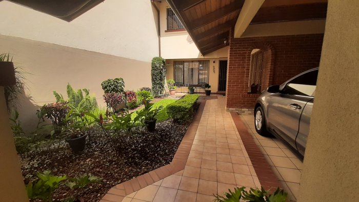 Casa grande en Auxiliadora San Pablo Heredia en San Pablo, Heredia — $335,000 - Foto 3 de 20