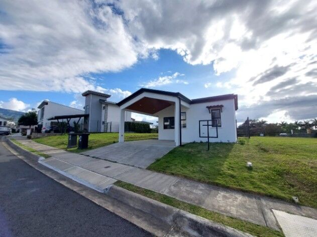Se vende casa a estrenar con amplio patio en San Rafael de Alajuela  in San Rafael, Alajuela — $189