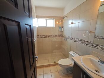 Venta casa moderna en condominio con patio amplio y vistas espectaculares #26-1886 GS en San Vicente, Moravia, San José — $220,000 - Foto 5 de 17