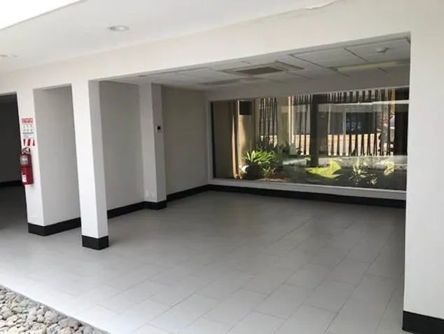 SE ALQUILA LOCAL PARA OFICINA OFICENTRO, LA URUCA / Area 261 m2 en Uruca, San José — $4,276