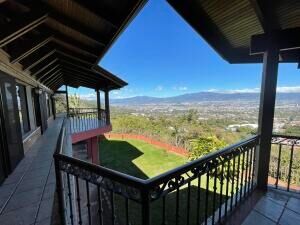  ¡Hogar acogedor listo para ti en excelente ubicación! 🏡✨ in San Antonio, Escazú, San José — $550,000