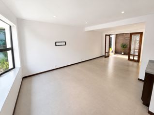 Casa en Venta o Alquiler con Oficina y Trejos Montealegre en Escazú, San José — $200,000 - Foto 2 de 24