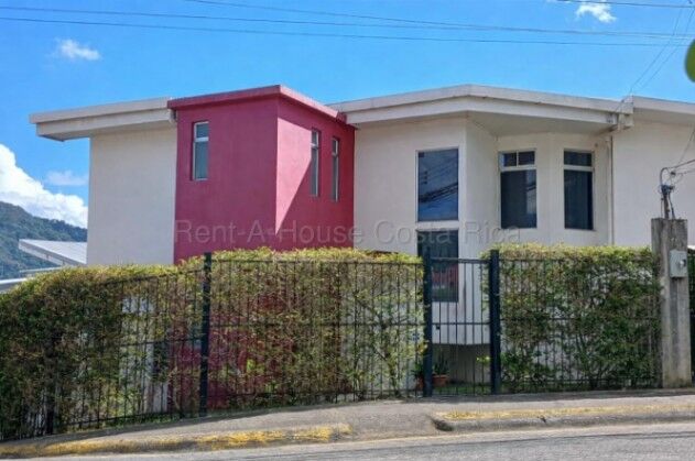 Venta de Amplia Casa en la Unión de Cartago   en Concepción, La Unión, Cartago — $495,000