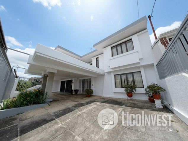 Amplia y elegante casa en venta en Alajuela **2245 in Alajuela — $650,000
