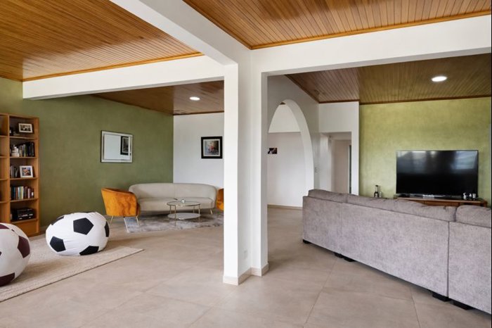 Casa de Lujo en Escazú con Vista Panorámica – Totalmente Remodelada in San Rafael, Escazú, San José — $695,000 - Photo 3 of 20