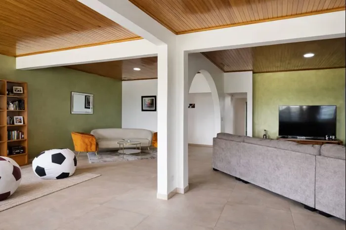 Casa de Lujo en Escazú con Vista Panorámica – Totalmente Remodelada en San Rafael, Escazú, San José — $695,000 - Foto 3 de 20