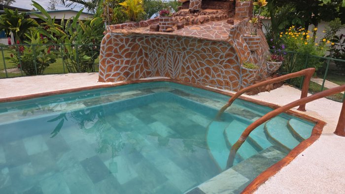 Villa Fortuna con excelente vista al Volcán Arenal in La Fortuna, San Carlos, Alajuela — $860,000 - Photo 3 of 14