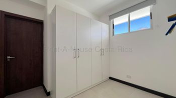 Venta de PENTHOUSE AMUEBLADO en San Rafael de Escazú. RAH 27-702 en San Rafael, Escazú, San José — $410,000 - Foto 3 de 15