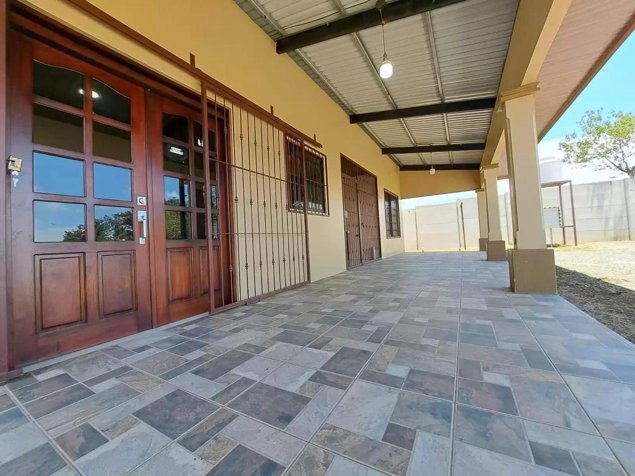 SE VENDE CASA EN SANTIAGO, SAN RAMON en San Ramón, Alajuela — $253,000 - Foto 3 de 19