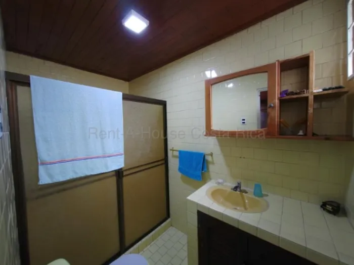 Alquiler de Casa en Oriental-Cartago. RAH 26-1899 Uso Residencial o Comercial. in Oriental, Cartago — $1,800 - Photo 3 of 6